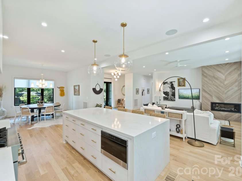 1241 Heather Lane, Charlotte, NC 28209.  MLS# CAR4391478, YatesRealty ID 31440. Kitchen