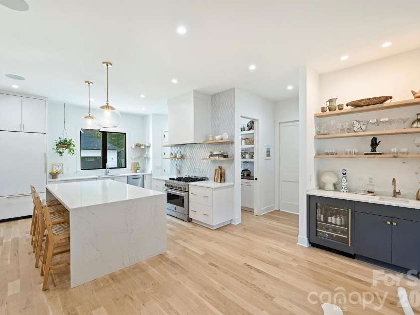 1241 Heather Lane, Charlotte, NC 28209.  MLS# CAR4391478, YatesRealty ID 31440. Kitchen/Wet Bar