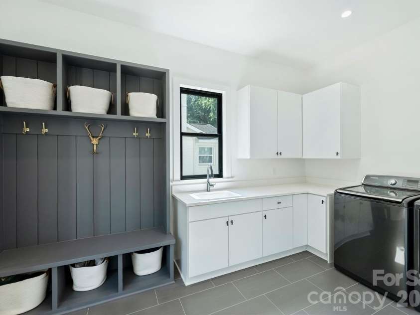 1241 Heather Lane, Charlotte, NC 28209.  MLS# CAR4391478, YatesRealty ID 31440. Laundry Rm