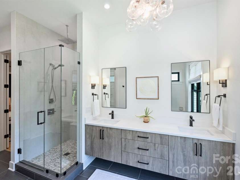 1241 Heather Lane, Charlotte, NC 28209.  MLS# CAR4391478, YatesRealty ID 31440. Primary Bath