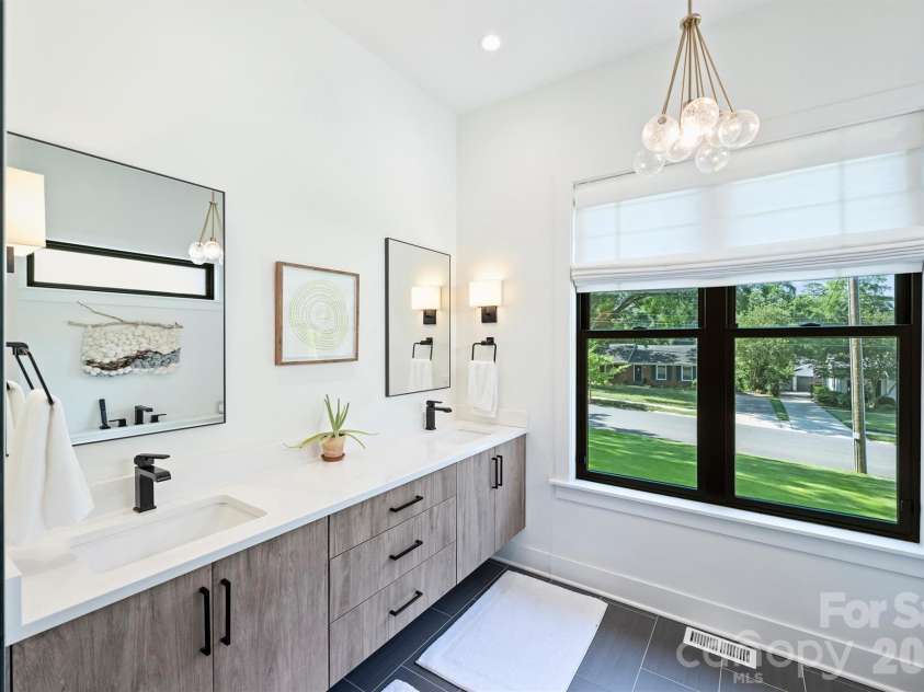 1241 Heather Lane, Charlotte, NC 28209.  MLS# CAR4391478, YatesRealty ID 31440. Primary Bath