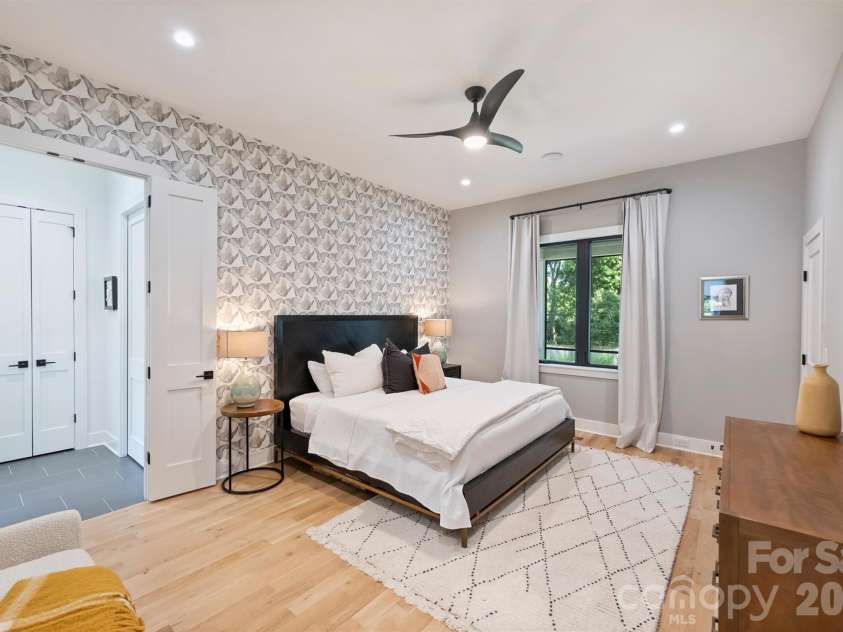1241 Heather Lane, Charlotte, NC 28209.  MLS# CAR4391478, YatesRealty ID 31440. Primary Bdrm