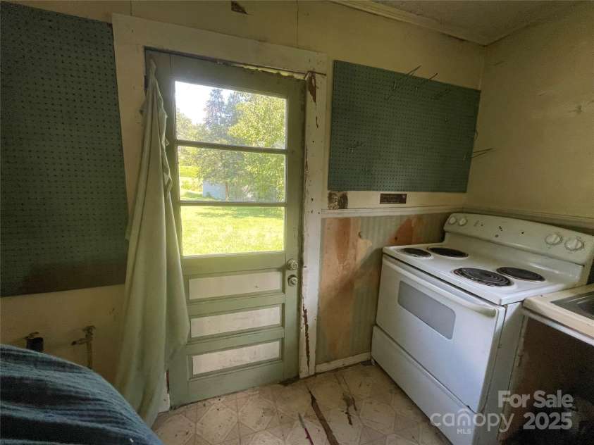 3523 Walker Circle, Lenoir, NC 28645.  MLS# CAR4286322, YatesRealty ID 31440. 