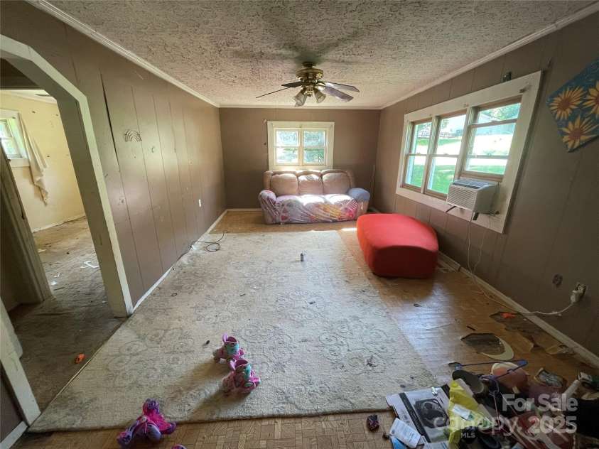 3523 Walker Circle, Lenoir, NC 28645.  MLS# CAR4286322, YatesRealty ID 31440. 