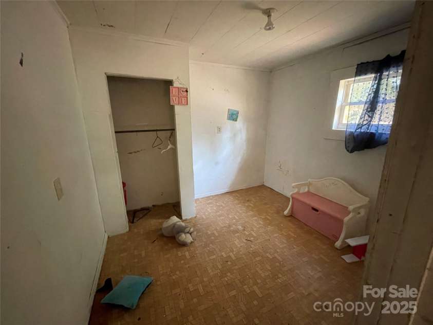 3523 Walker Circle, Lenoir, NC 28645.  MLS# CAR4286322, YatesRealty ID 31440. 