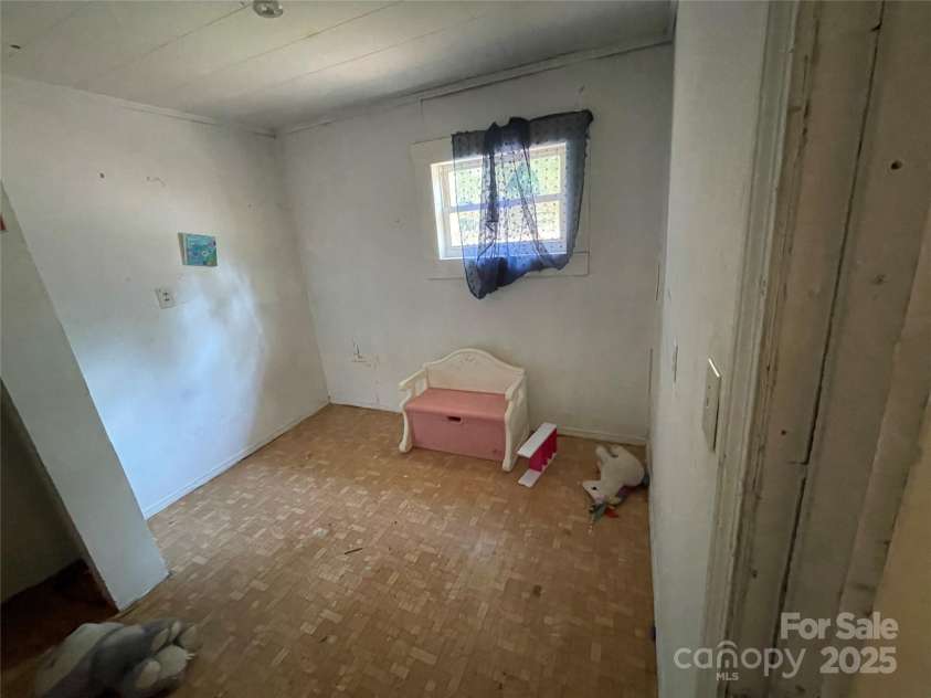 3523 Walker Circle, Lenoir, NC 28645.  MLS# CAR4286322, YatesRealty ID 31440. 