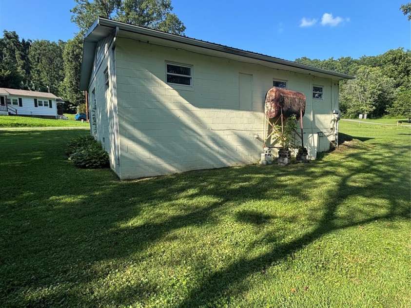 3523 Walker Circle, Lenoir, NC 28645.  MLS# CAR4286322, YatesRealty ID 31440. 