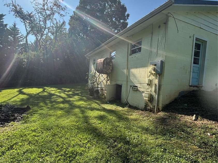 3523 Walker Circle, Lenoir, NC 28645.  MLS# CAR4286322, YatesRealty ID 31440. 