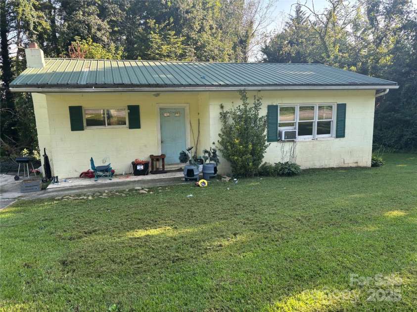 3523 Walker Circle, Lenoir, NC 28645.  MLS# CAR4286322, YatesRealty ID 31440. 