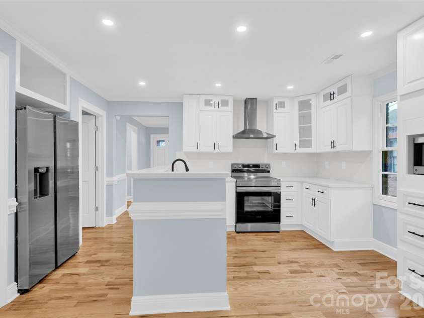 1551 Merriman Avenue, Charlotte, NC 28203.  MLS# CAR4394840, YatesRealty ID 31443. 
