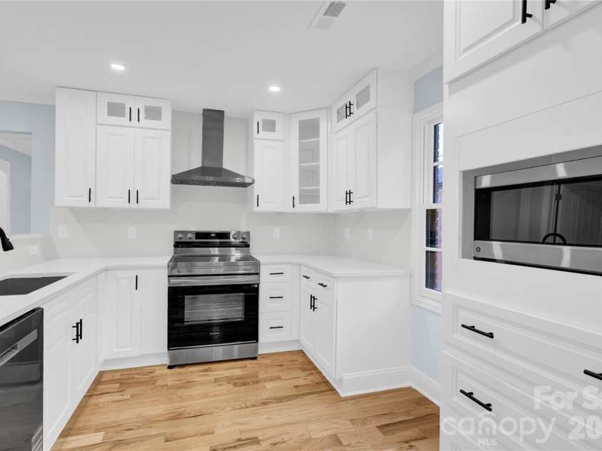 1551 Merriman Avenue, Charlotte, NC 28203.  MLS# CAR4394840, YatesRealty ID 31443. 