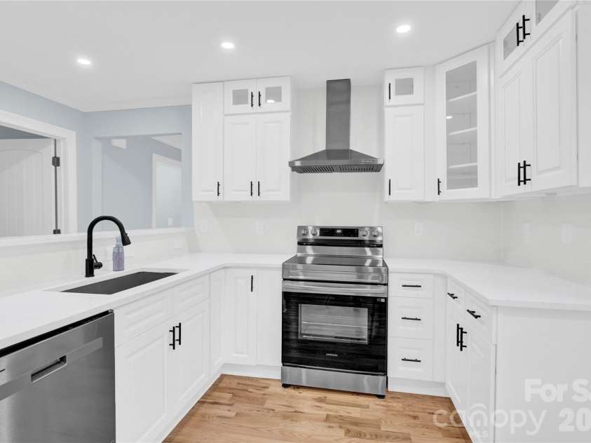 1551 Merriman Avenue, Charlotte, NC 28203.  MLS# CAR4394840, YatesRealty ID 31443. 