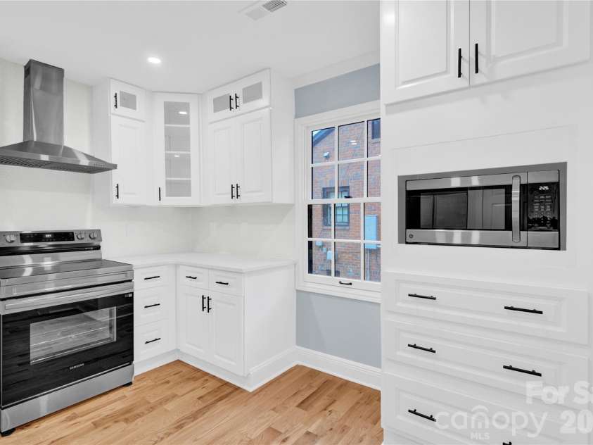 1551 Merriman Avenue, Charlotte, NC 28203.  MLS# CAR4394840, YatesRealty ID 31443. 