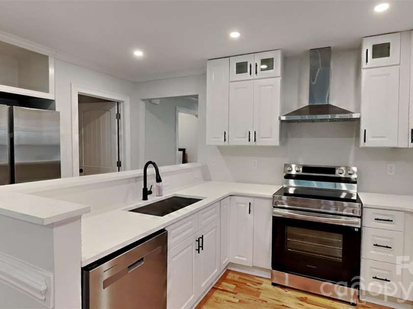 1551 Merriman Avenue, Charlotte, NC 28203.  MLS# CAR4394840, YatesRealty ID 31443. 