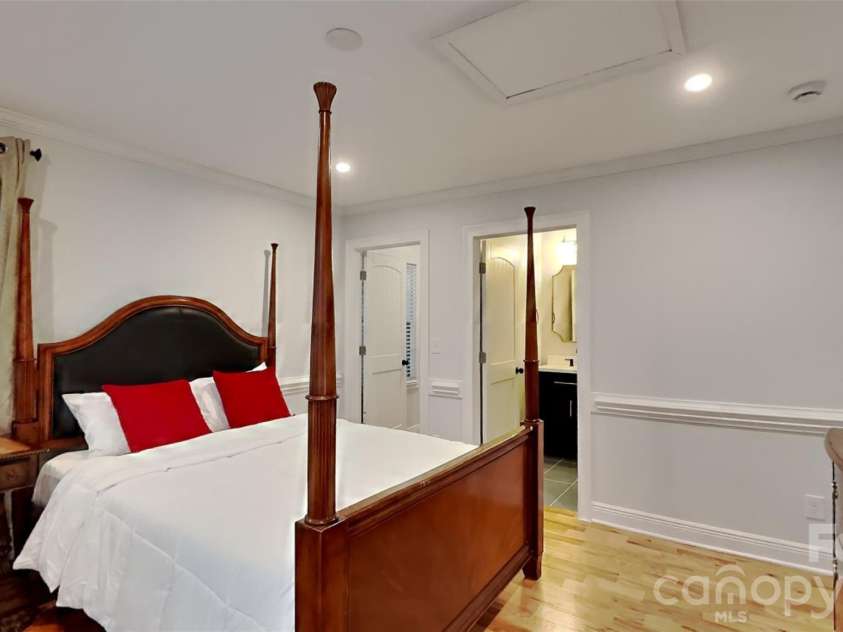 1551 Merriman Avenue, Charlotte, NC 28203.  MLS# CAR4394840, YatesRealty ID 31443. 