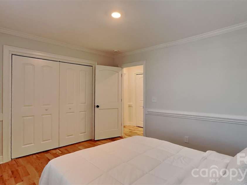 1551 Merriman Avenue, Charlotte, NC 28203.  MLS# CAR4394840, YatesRealty ID 31443. 
