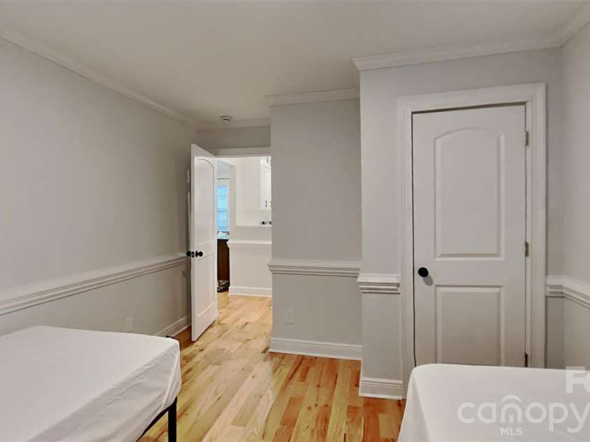 1551 Merriman Avenue, Charlotte, NC 28203.  MLS# CAR4394840, YatesRealty ID 31443. 