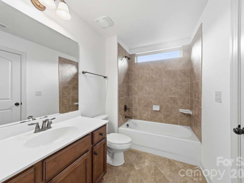 963 Rock Forest Way, Fort Mill, SC 29707.  MLS# CAR4394897, YatesRealty ID 31444. 