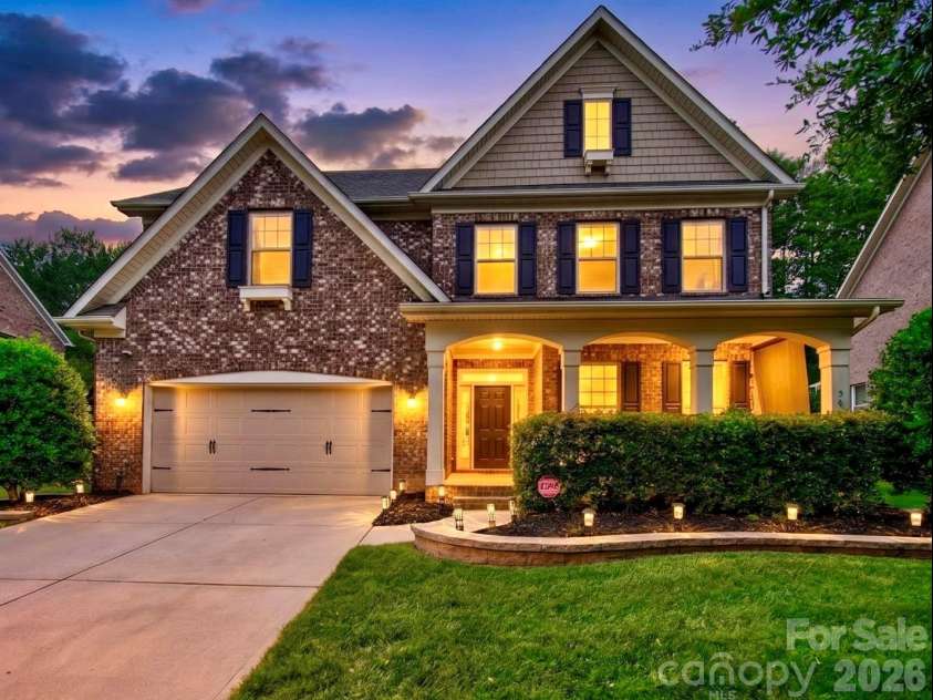 963 Rock Forest Way, Fort Mill, SC 29707.  MLS# CAR4394897, YatesRealty ID 31444. 