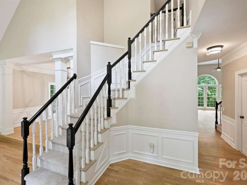 5317 Fairvista Drive, Charlotte, NC 28269.  MLS# CAR4393262, YatesRealty ID 31445. 