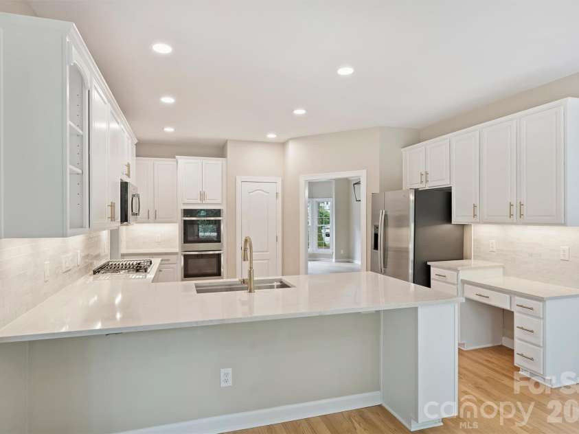 5317 Fairvista Drive, Charlotte, NC 28269.  MLS# CAR4393262, YatesRealty ID 31445. 