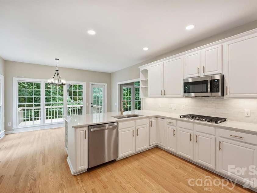 5317 Fairvista Drive, Charlotte, NC 28269.  MLS# CAR4393262, YatesRealty ID 31445. 