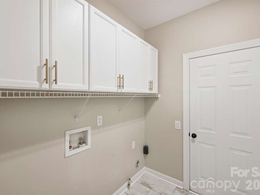 5317 Fairvista Drive, Charlotte, NC 28269.  MLS# CAR4393262, YatesRealty ID 31445. 
