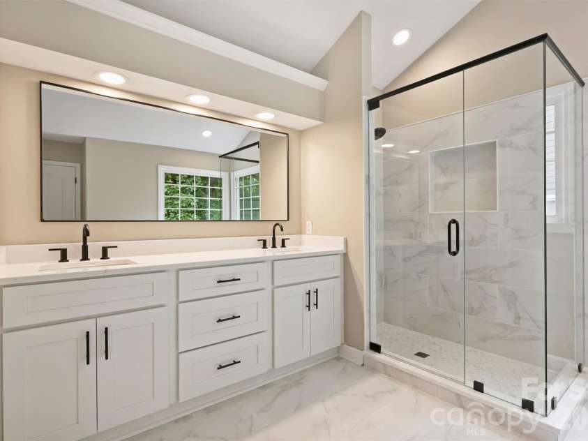 5317 Fairvista Drive, Charlotte, NC 28269.  MLS# CAR4393262, YatesRealty ID 31445. 