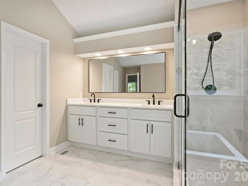 5317 Fairvista Drive, Charlotte, NC 28269.  MLS# CAR4393262, YatesRealty ID 31445. 