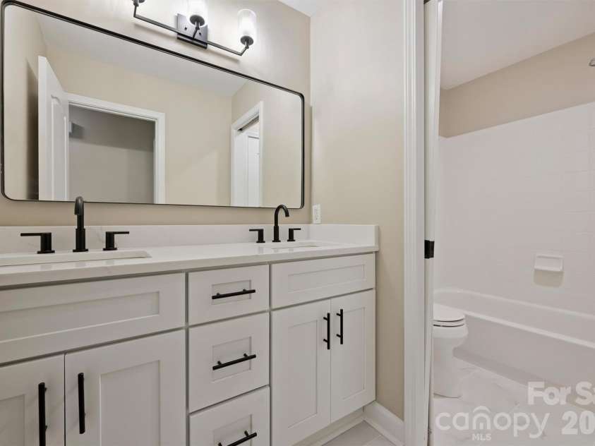 5317 Fairvista Drive, Charlotte, NC 28269.  MLS# CAR4393262, YatesRealty ID 31445. 