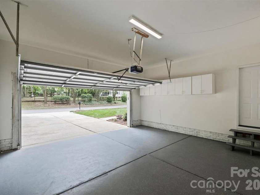 5317 Fairvista Drive, Charlotte, NC 28269.  MLS# CAR4393262, YatesRealty ID 31445. 