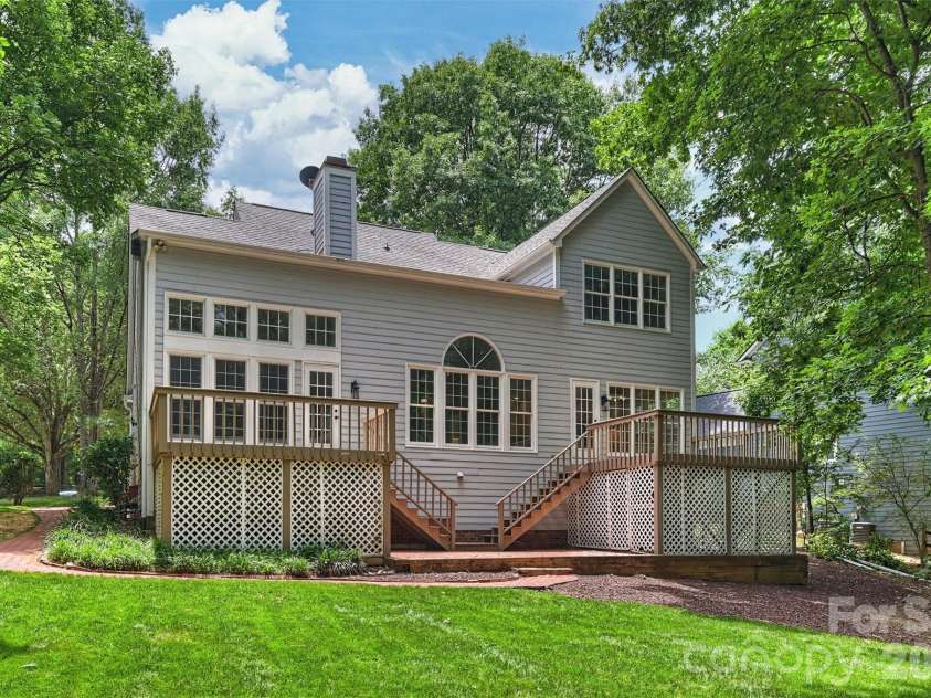5317 Fairvista Drive, Charlotte, NC 28269.  MLS# CAR4393262, YatesRealty ID 31445. 