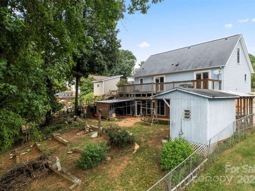 5438 Cold Harbor Drive, Charlotte, NC 28214.  MLS# CAR4282573, YatesRealty ID 31445. 