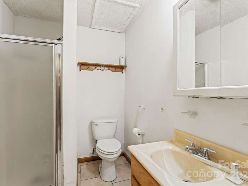 5438 Cold Harbor Drive, Charlotte, NC 28214.  MLS# CAR4282573, YatesRealty ID 31445. Basement bathroom