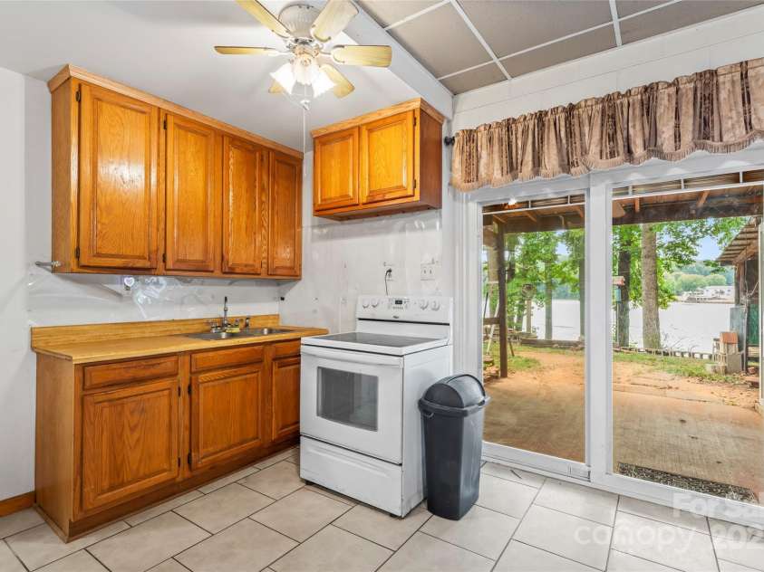 5438 Cold Harbor Drive, Charlotte, NC 28214.  MLS# CAR4282573, YatesRealty ID 31445. Basement kitchen