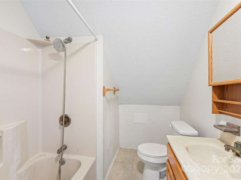 5438 Cold Harbor Drive, Charlotte, NC 28214.  MLS# CAR4282573, YatesRealty ID 31445. Bathroom upper