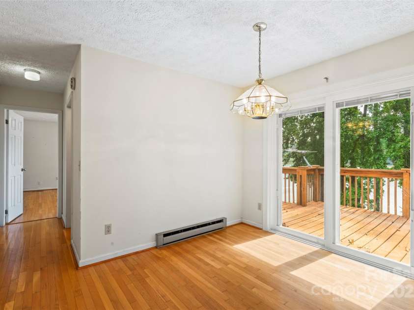5438 Cold Harbor Drive, Charlotte, NC 28214.  MLS# CAR4282573, YatesRealty ID 31445. Dining area