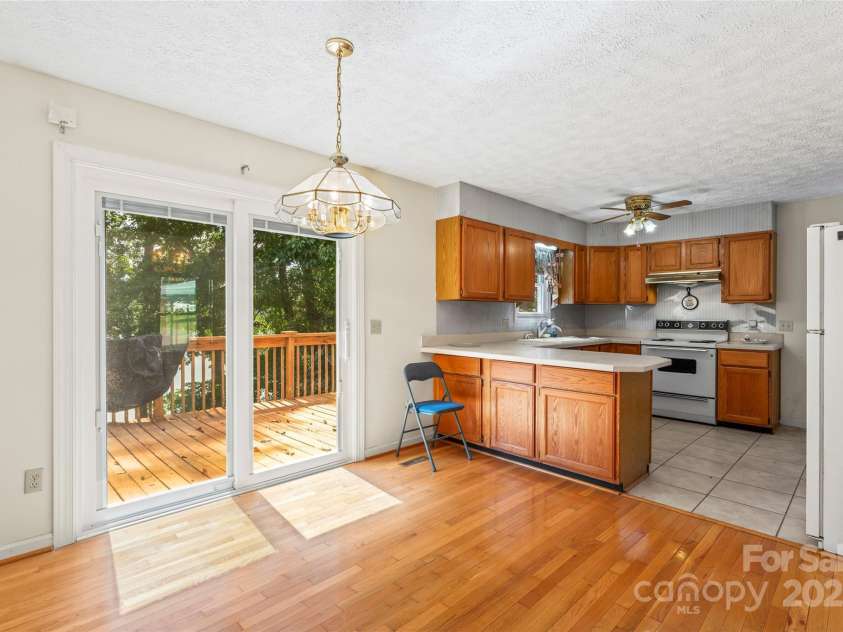 5438 Cold Harbor Drive, Charlotte, NC 28214.  MLS# CAR4282573, YatesRealty ID 31445. Dining area/kitchen