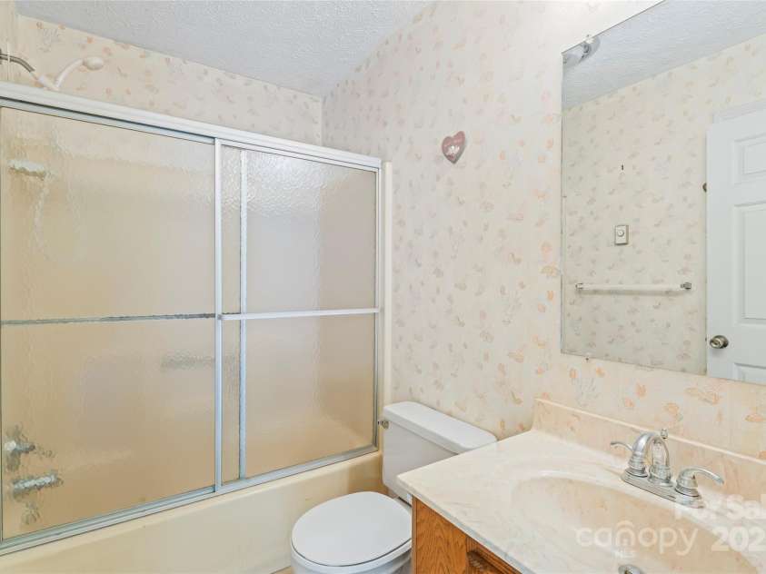 5438 Cold Harbor Drive, Charlotte, NC 28214.  MLS# CAR4282573, YatesRealty ID 31445. Full bath