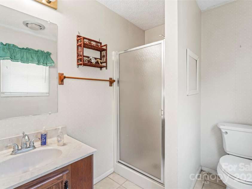 5438 Cold Harbor Drive, Charlotte, NC 28214.  MLS# CAR4282573, YatesRealty ID 31445. Full bath