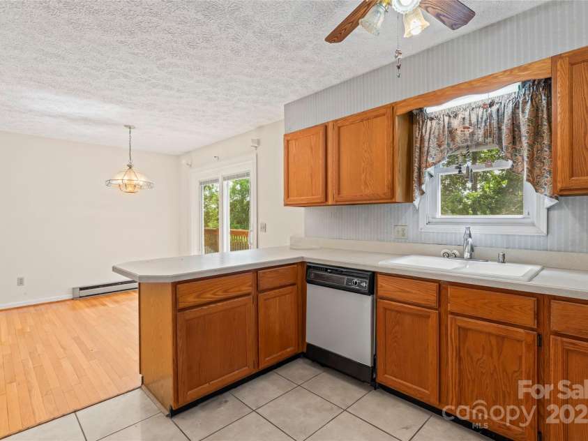 5438 Cold Harbor Drive, Charlotte, NC 28214.  MLS# CAR4282573, YatesRealty ID 31445. Kitchen