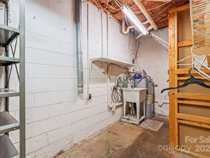 5438 Cold Harbor Drive, Charlotte, NC 28214.  MLS# CAR4282573, YatesRealty ID 31445. Laundry