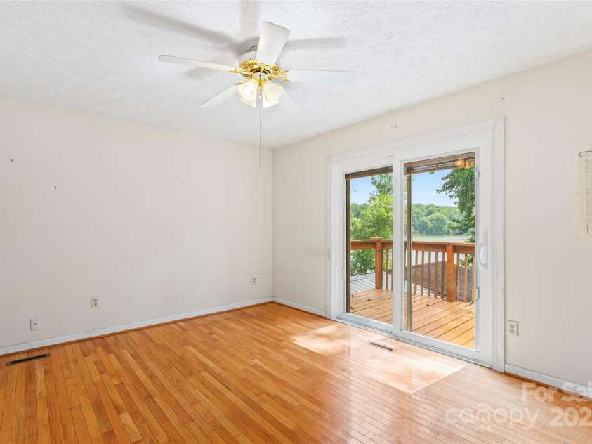 5438 Cold Harbor Drive, Charlotte, NC 28214.  MLS# CAR4282573, YatesRealty ID 31445. Primary - main level