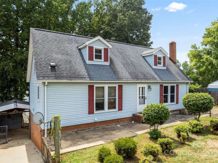 5438 Cold Harbor Drive, Charlotte, NC 28214.  MLS# CAR4282573, YatesRealty ID 31445. Side