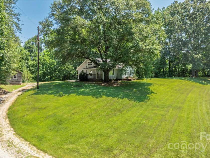 2770 St James Church Road, Newton, NC 28658.  MLS# CAR4283875, YatesRealty ID 31447. 