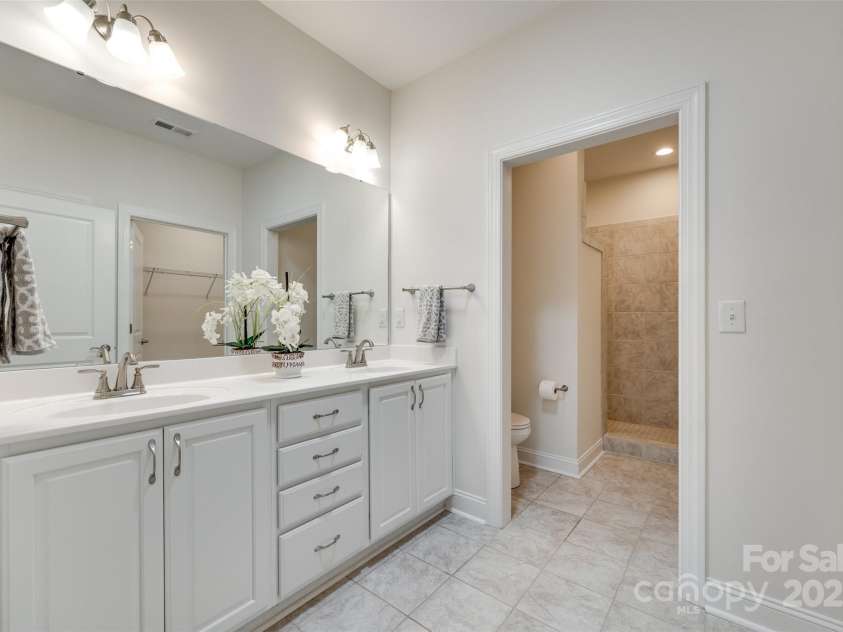 2261 Lincolnshire Lane, Waxhaw, NC 28173.  MLS# CAR4268622, YatesRealty ID 31448. 