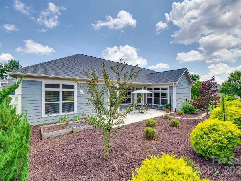 2261 Lincolnshire Lane, Waxhaw, NC 28173.  MLS# CAR4268622, YatesRealty ID 31448. 