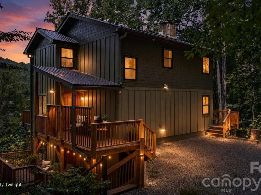 549 Clubhouse Drive, Banner Elk, NC 28604.  MLS# CAR4393499, YatesRealty ID 31448. 