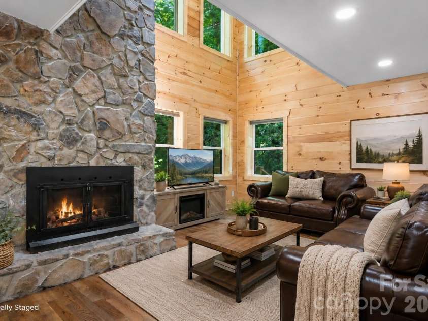 549 Clubhouse Drive, Banner Elk, NC 28604.  MLS# CAR4393499, YatesRealty ID 31448. 