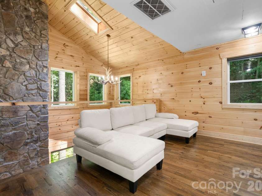 549 Clubhouse Drive, Banner Elk, NC 28604.  MLS# CAR4393499, YatesRealty ID 31448. 